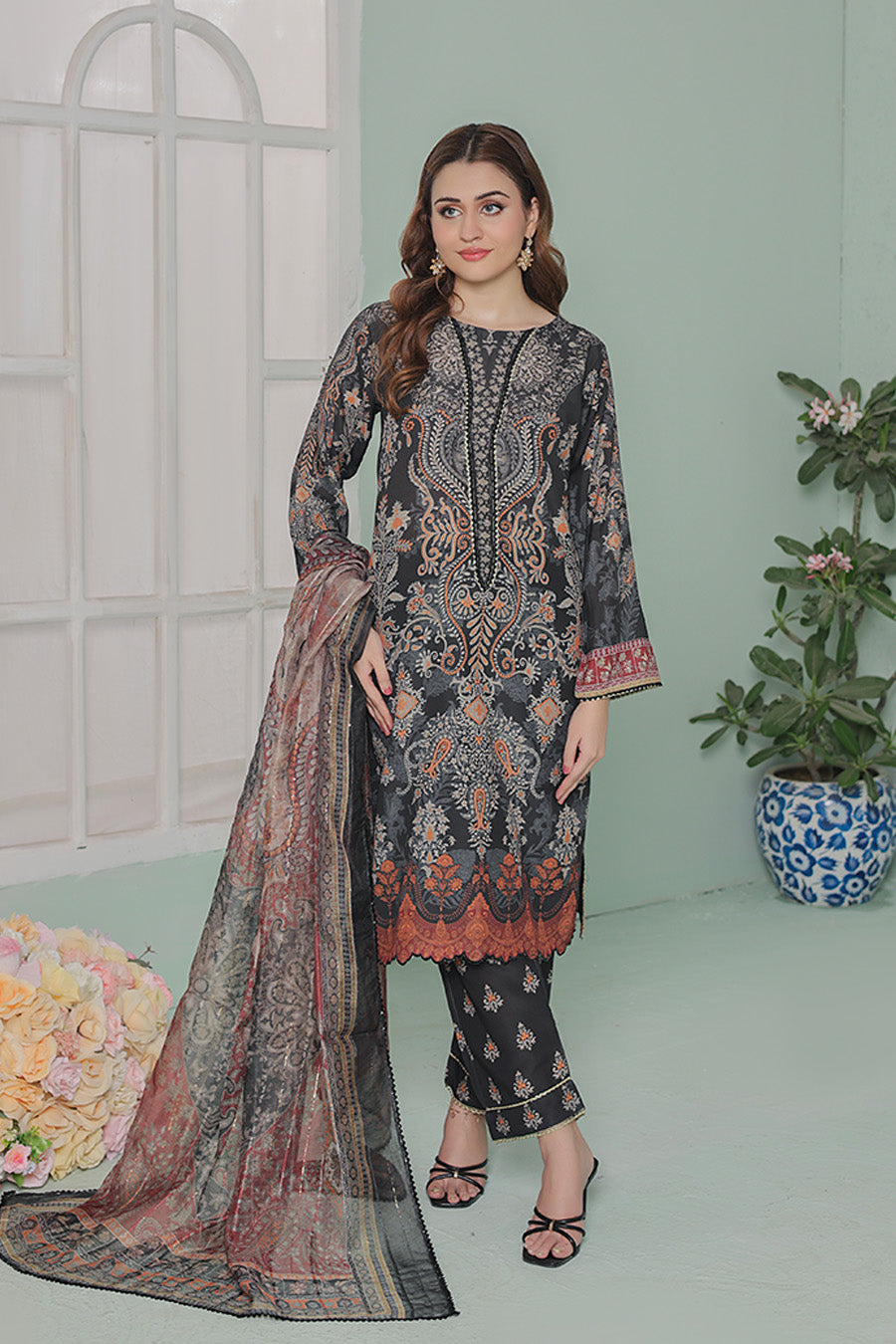 Refresh Your Wardrobe with Elegant Lawn Suit Designs from Opole
